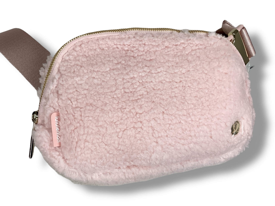 Lululemon Everywhere Belt Bag Fleece 1L Pink Mist Gold – Elite Repeat, inc Lululemon Everywhere Belt Bag Fleece 1L Pink Mist Gold – Elite Repeat, inc